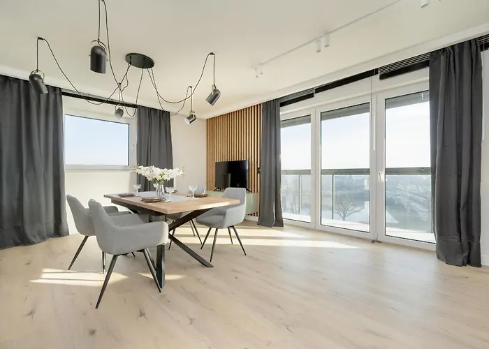 Exclusive River View Apartment With Balcony & Free Garage By Renters Prestige