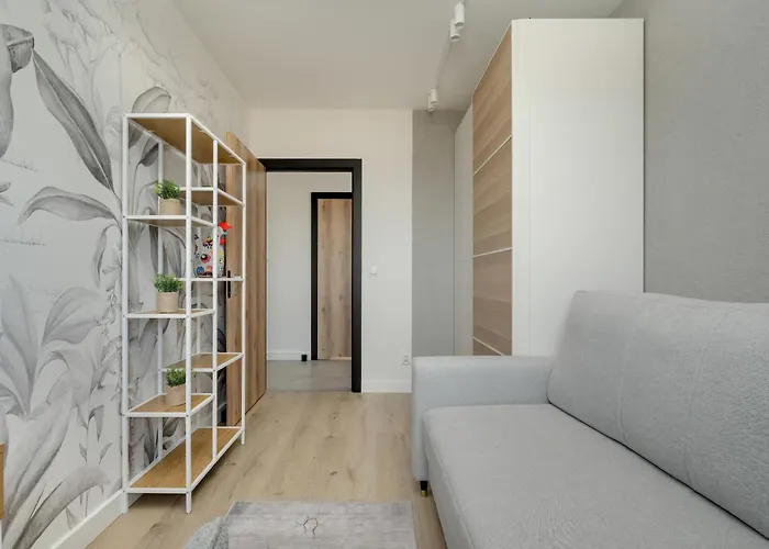 Exclusive River View Apartment With Balcony & Free Garage By Renters Prestige