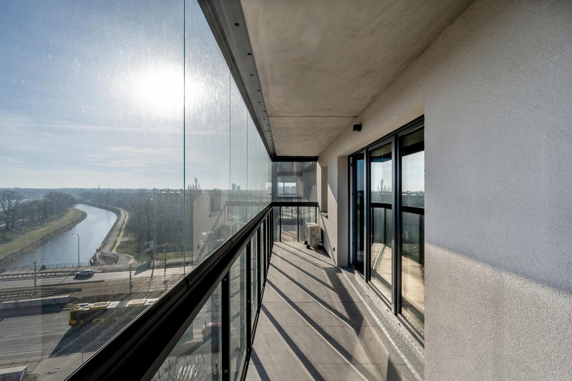 Apartment Exclusive River View With Balcony & Free Garage By Renters Prestige