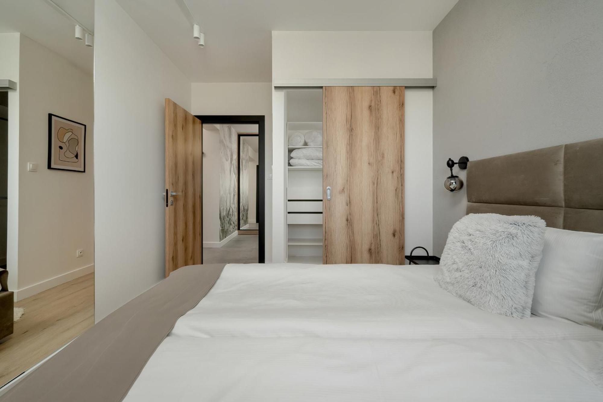 Exclusive River View With Balcony & Free Garage By Renters Prestige Apartment Wroclaw