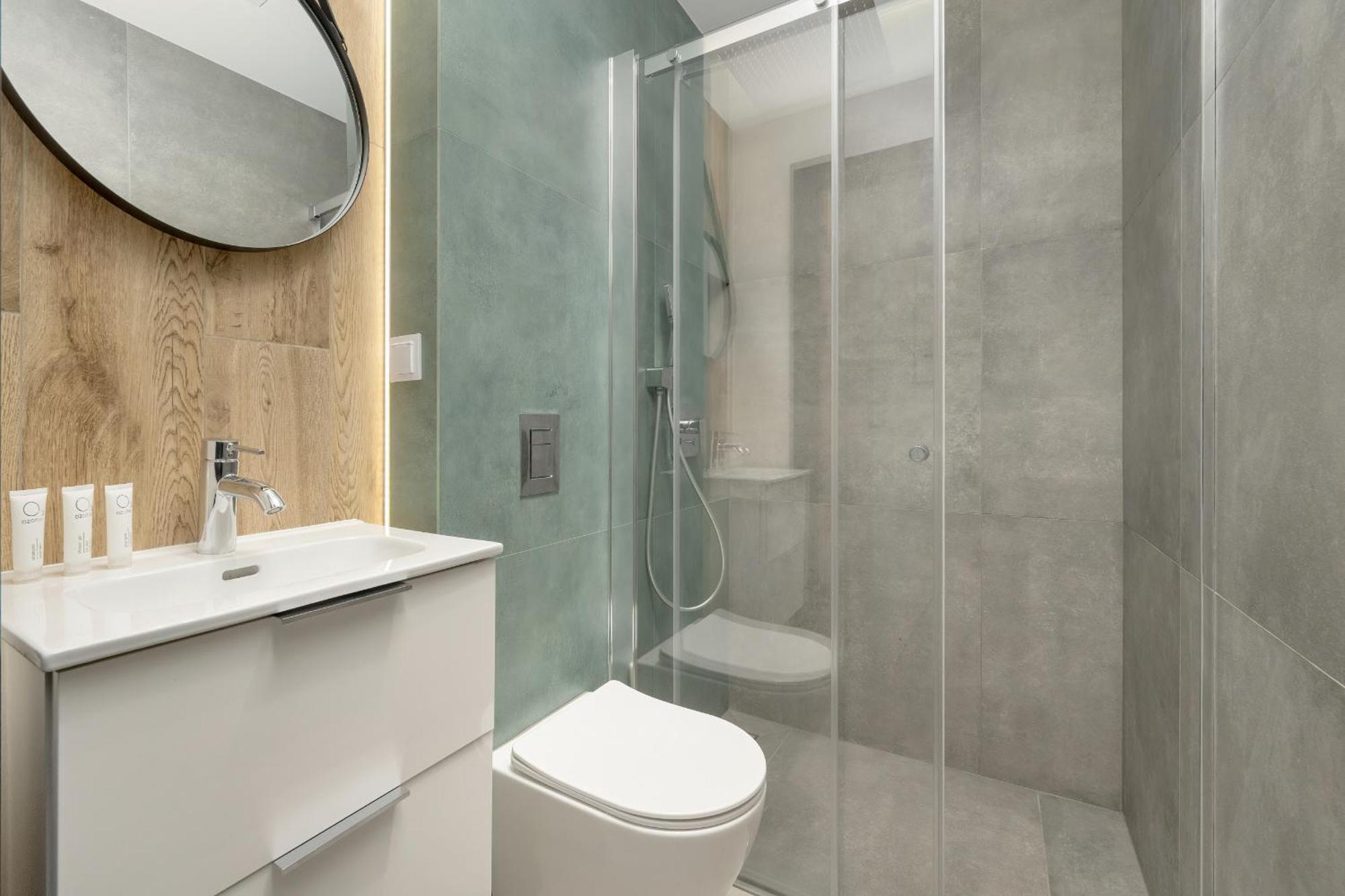 Apartment Exclusive River View With Balcony & Free Garage By Renters Prestige *